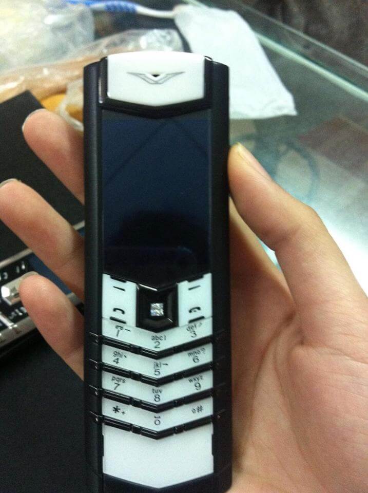 mua-dien-thoai-vertu-fake-03.jpg