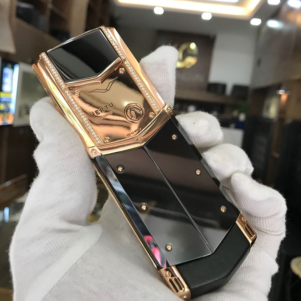 vertu-che-tac-signature-s-gold-diamond-13.jpg